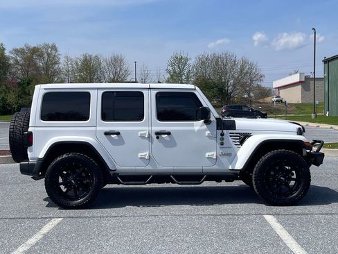 Used 2018 Jeep Wrangler Unlimited Sahara w/ Uconnect 4C Nav & Sound Group image 9