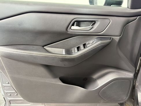 Used 2024 Nissan Rogue SV FWD image 11