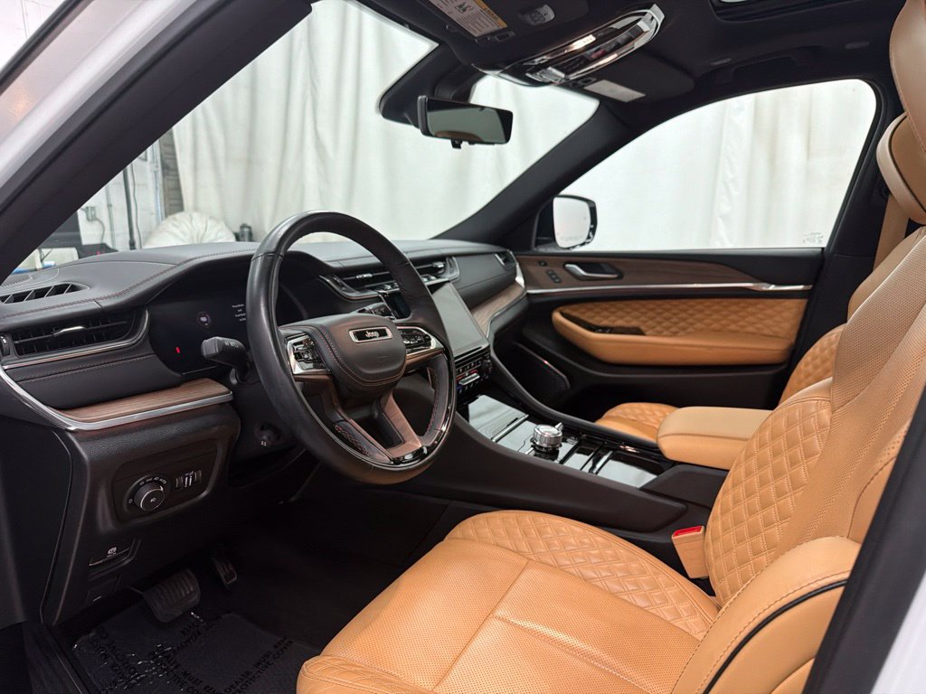 Used 2023 Jeep Grand Cherokee L Summit w/ Advanced Protech Group IV AWD/4WD image 15