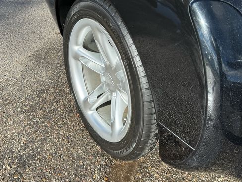 Used 2004 Chevrolet SSR w/ Preferred Equipment Group image 14