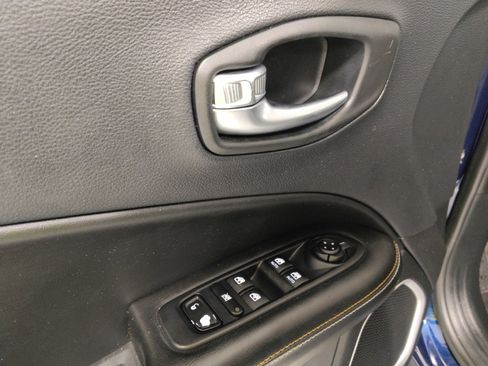 Used 2018 Jeep Compass Latitude AWD/4WD image 27