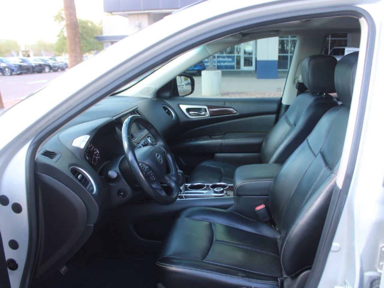 Used 2014 Nissan Pathfinder Platinum w/ Platinum Premium Package AWD/4WD image 12