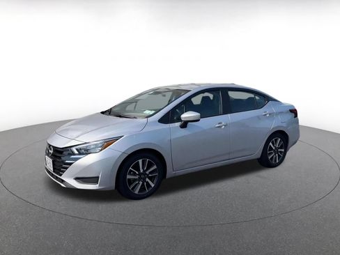 Used 2025 Nissan Versa SV FWD image 8