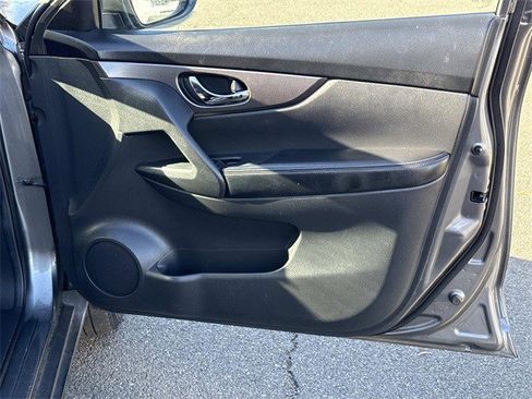 Used 2015 Nissan Rogue SV image 8