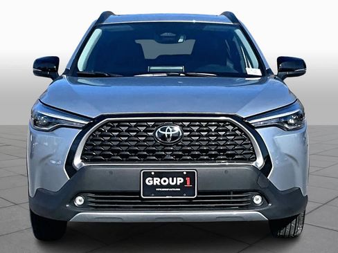 Used 2025 Toyota Corolla Cross XLE w/ Convenience Package image 4