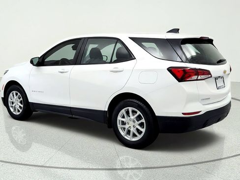 Used 2024 Chevrolet Equinox LS w/ Driver Confidence II Package FWD image 3