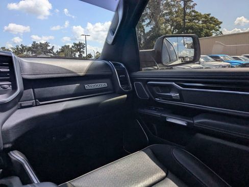 Used 2022 RAM 1500 Laramie AWD/4WD image 16