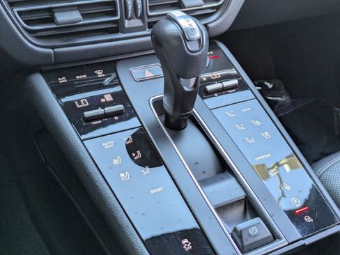 Used 2023 Porsche Macan image 16