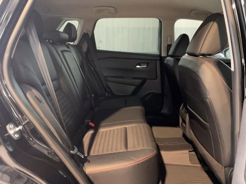 Used 2025 Nissan Rogue SV image 16