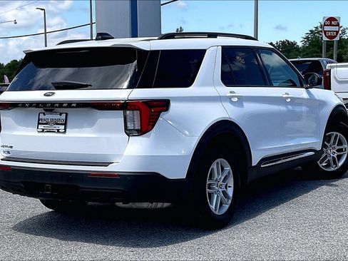 Certified 2025 Ford Explorer Active RWD image 12