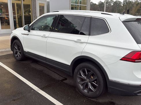 Used 2022 Volkswagen Tiguan SE image 4