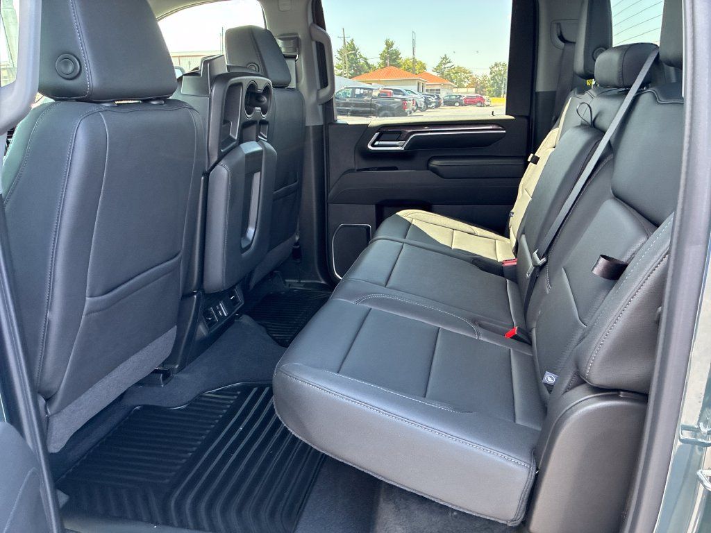 Used 2026 Chevrolet Silverado 3500 LTZ AWD/4WD image 14