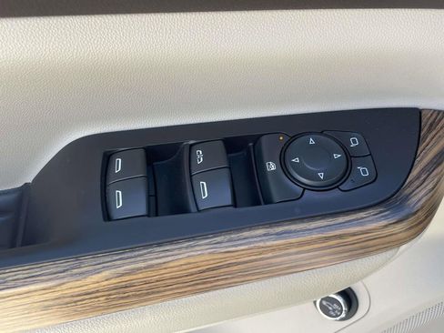 Used 2019 GMC Acadia Denali w/ Technology Package AWD/4WD image 16
