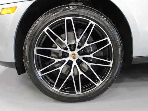 New 2026 Porsche Macan image 11