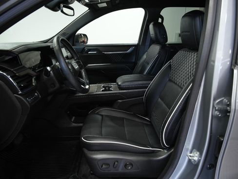 Used 2025 GMC Acadia Denali w/ LPO, Floor Liner Package AWD/4WD image 32