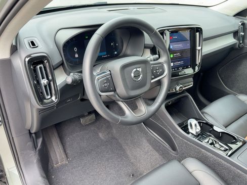 Certified 2025 Volvo XC40 B5 Plus image 30