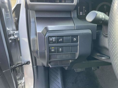 Used 2025 Toyota 4Runner SR5 AWD/4WD image 30