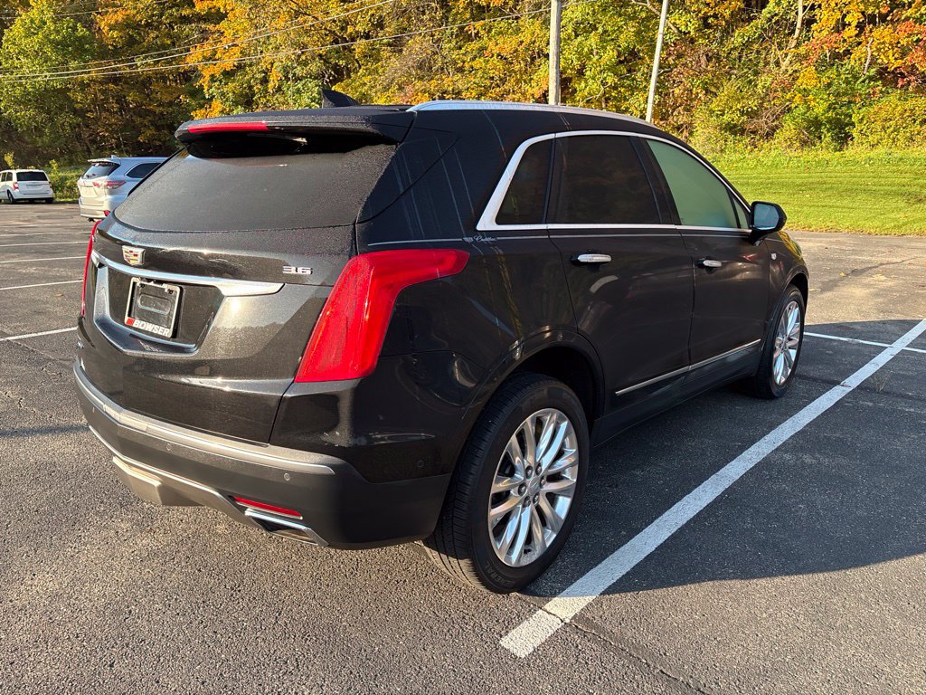 Used 2017 Cadillac XT5 Platinum w/ Driver Assist Package AWD/4WD image 5