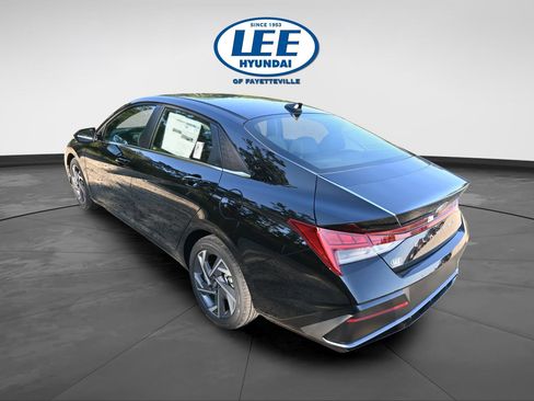Used 2025 Hyundai Elantra Limited FWD image 5