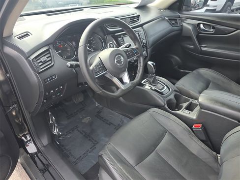 Used 2018 Nissan Rogue SL w/ Premium Package image 19