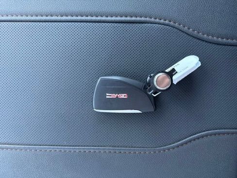 Used 2025 GMC Sierra 1500 AT4 w/ AT4 Premium Package AWD/4WD image 37