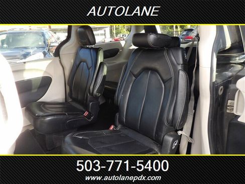 Used 2020 Chrysler Voyager Lxi image 10