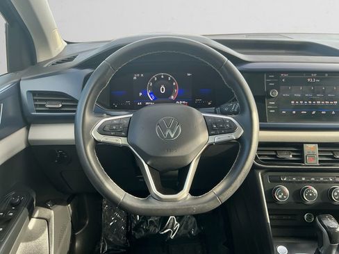 Used 2022 Volkswagen Taos SE w/ Panoramic Sunroof Package image 12