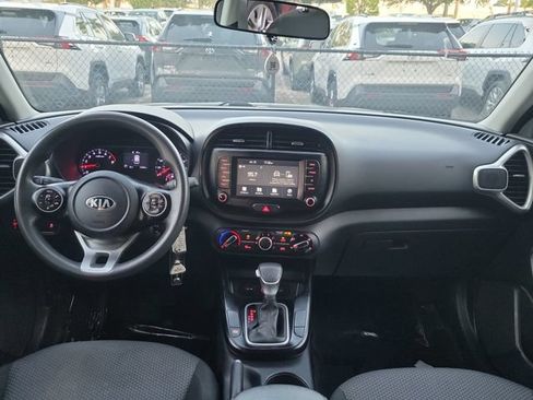 Used 2021 Kia Soul LX FWD image 8