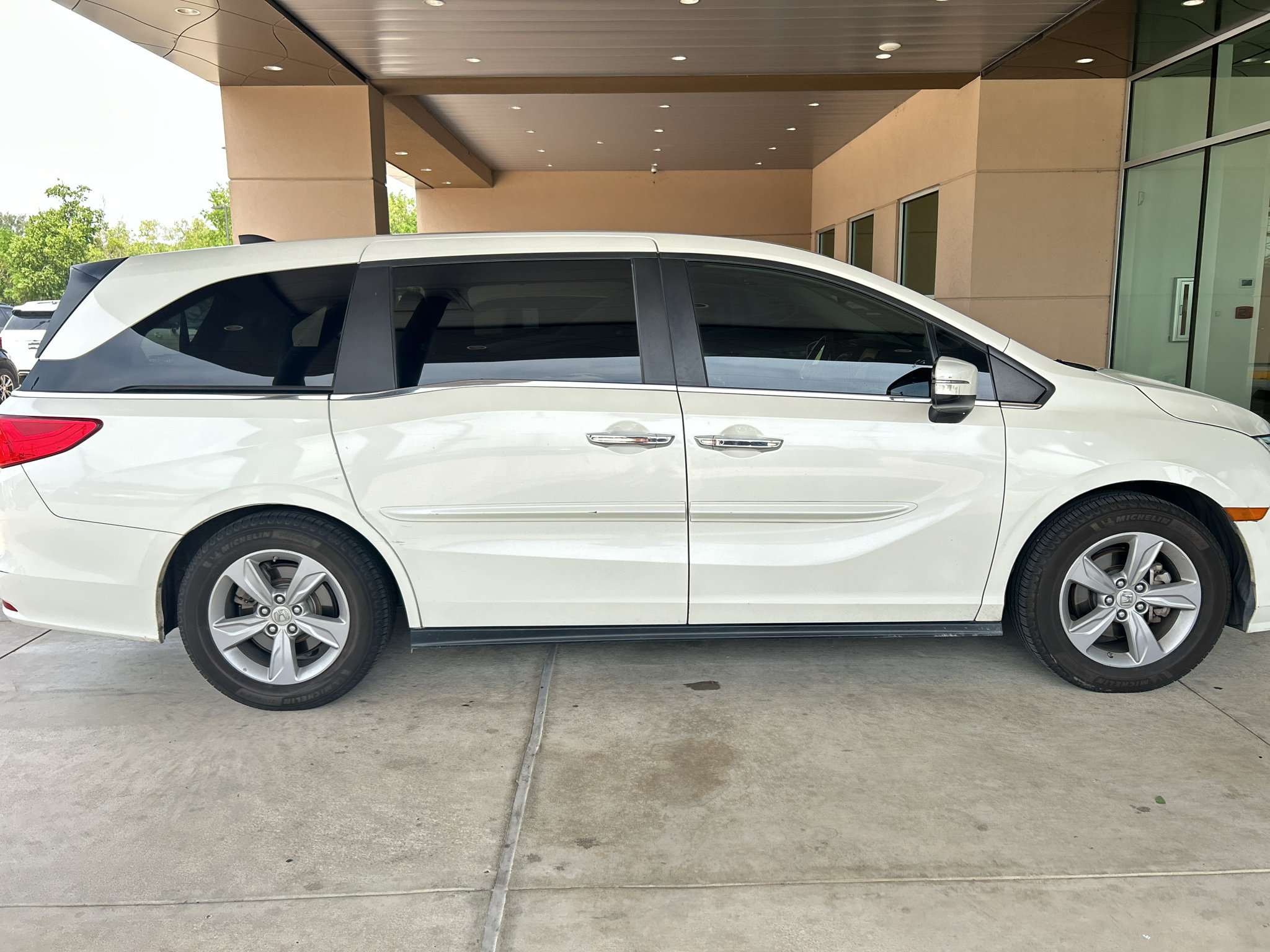 Used 2018 Honda Odyssey EX-L image 3