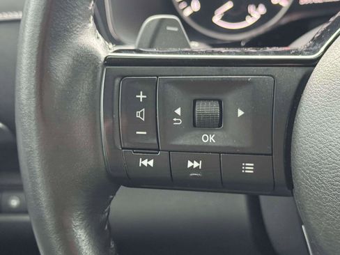 Used 2022 Nissan Pathfinder SL AWD/4WD image 18