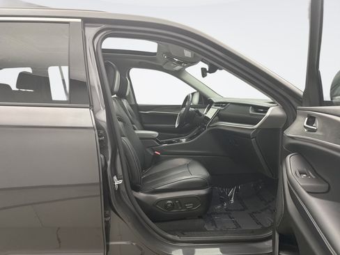 Used 2022 Jeep Grand Cherokee Limited AWD/4WD image 18