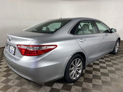 Used 2015 Toyota Camry XLE w/ Moonroof Package FWD image 24