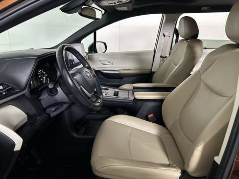 Used 2024 Toyota Sienna XLE AWD/4WD image 20
