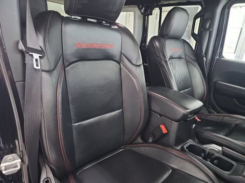 Used 2018 Jeep Wrangler Unlimited Rubicon AWD/4WD image 30