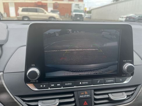 Used 2025 Nissan Altima 2.5 SV image 24