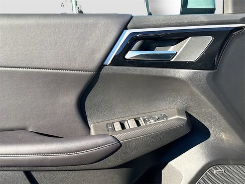 New 2026 Mitsubishi Outlander SE image 18