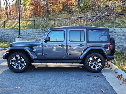 Used 2022 Jeep Wrangler Unlimited Sahara w/ Cold Weather Group image 6