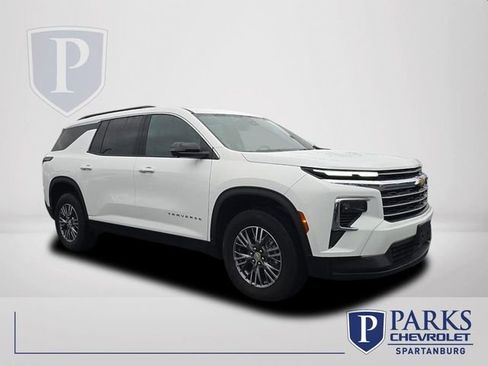 Certified 2024 Chevrolet Traverse LT image 1