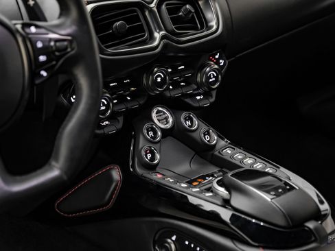 Used 2019 Aston Martin V8 Vantage Coupe RWD image 54