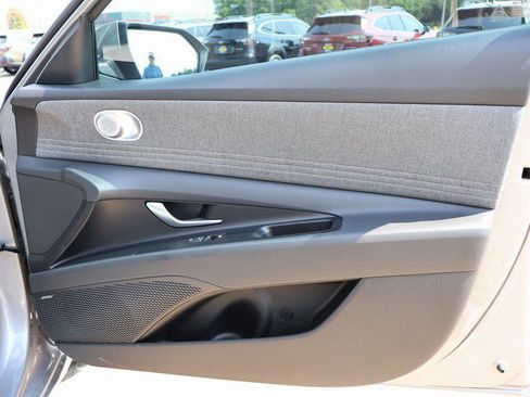 New 2025 Hyundai Elantra Limited image 9