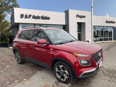 Used 2024 Hyundai Venue SEL image 1