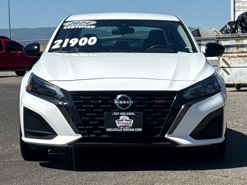 Used 2024 Nissan Altima 2.5 SR FWD image 11