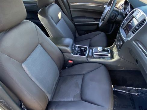 Used 2022 Chrysler 300 Touring w/ Sport Appearance Package image 17