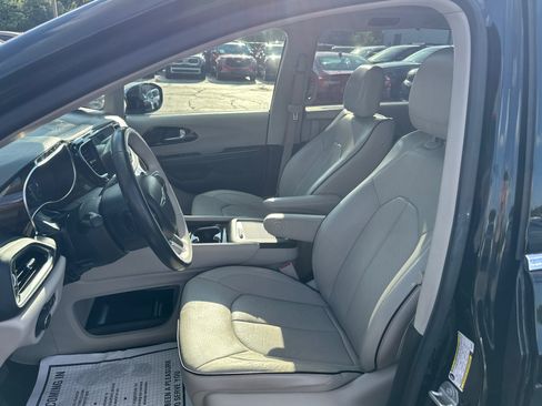 Used 2021 Chrysler Pacifica Limited w/ Premium & Safety Sphere Group AWD/4WD image 10