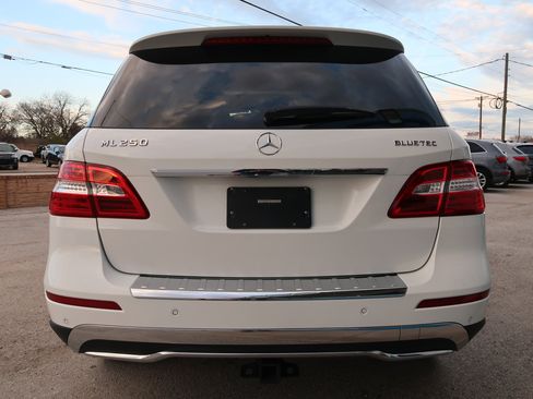 Used 2015 Mercedes-Benz ML 250 BlueTEC 4MATIC w/ Premium 1 Package image 10
