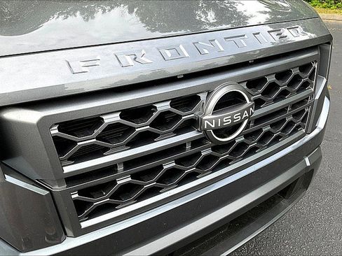 Used 2022 Nissan Frontier SV w/ Technology Package image 30