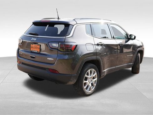 Certified 2023 Jeep Compass Latitude w/ Sun and Sound Group AWD/4WD image 5