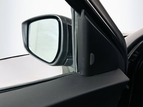 Used 2024 Nissan Kicks SR image 16