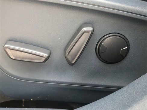 Used 2022 Ford Maverick Lariat w/ Equipment Group 500A Standard image 22