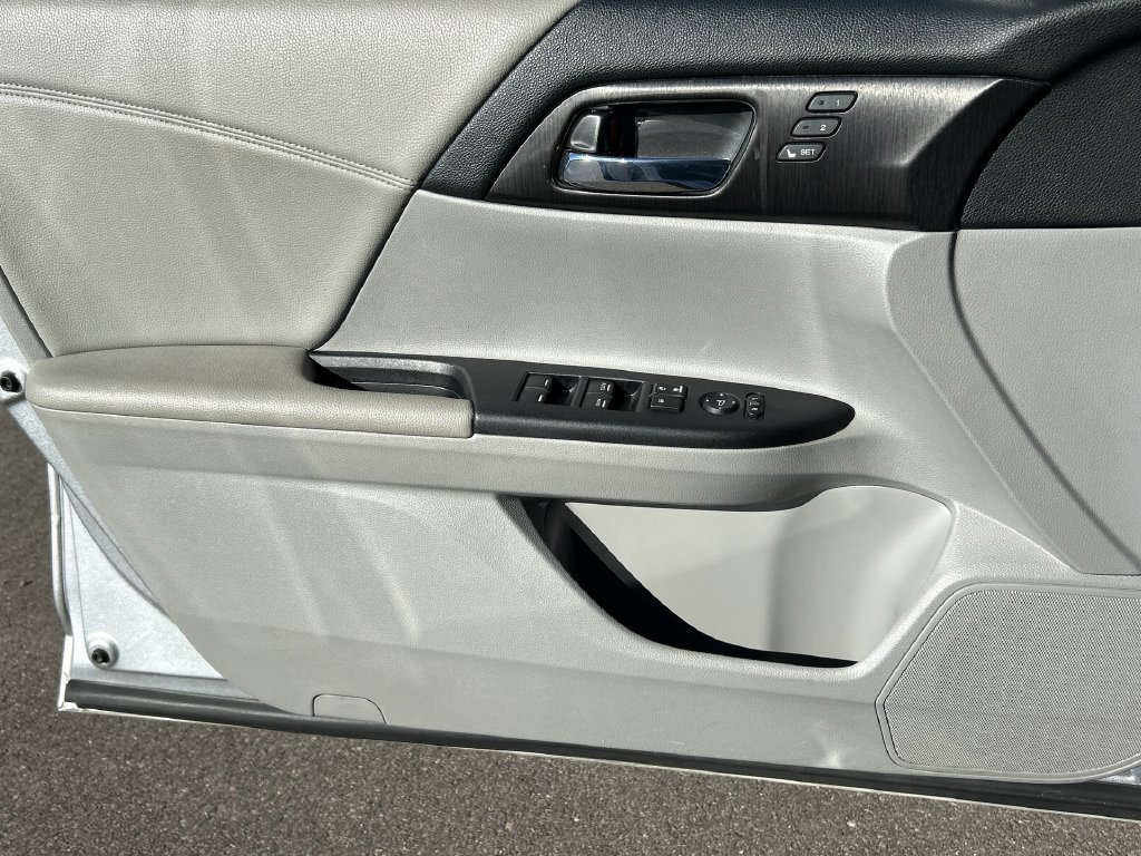 Used 2015 Honda Accord EX-L image 22